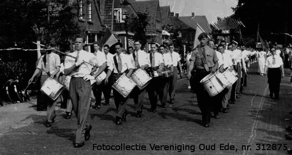 Afbeelding archief stichtingerfgoedede.nl - irene_heideweek_1950.jpg